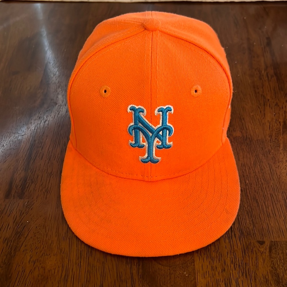 New Era boys Mets baseball hat, excellent used condition.